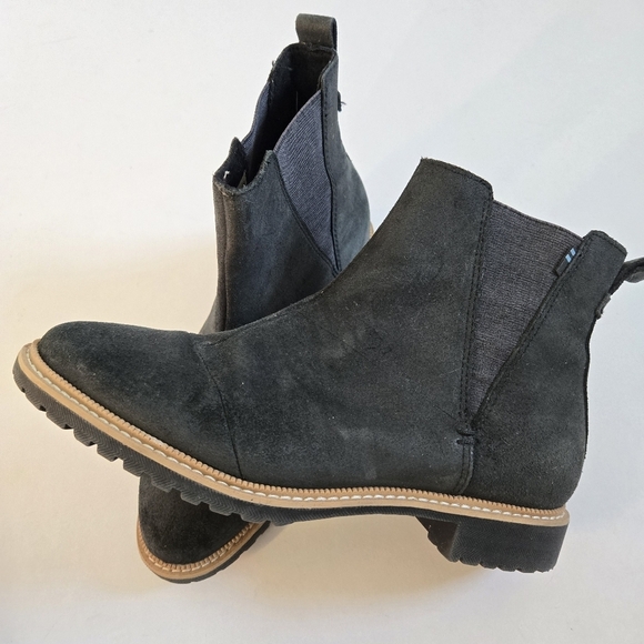 Toms Shoes - Toms Dakota black suede chelsea ankle boots sz 7